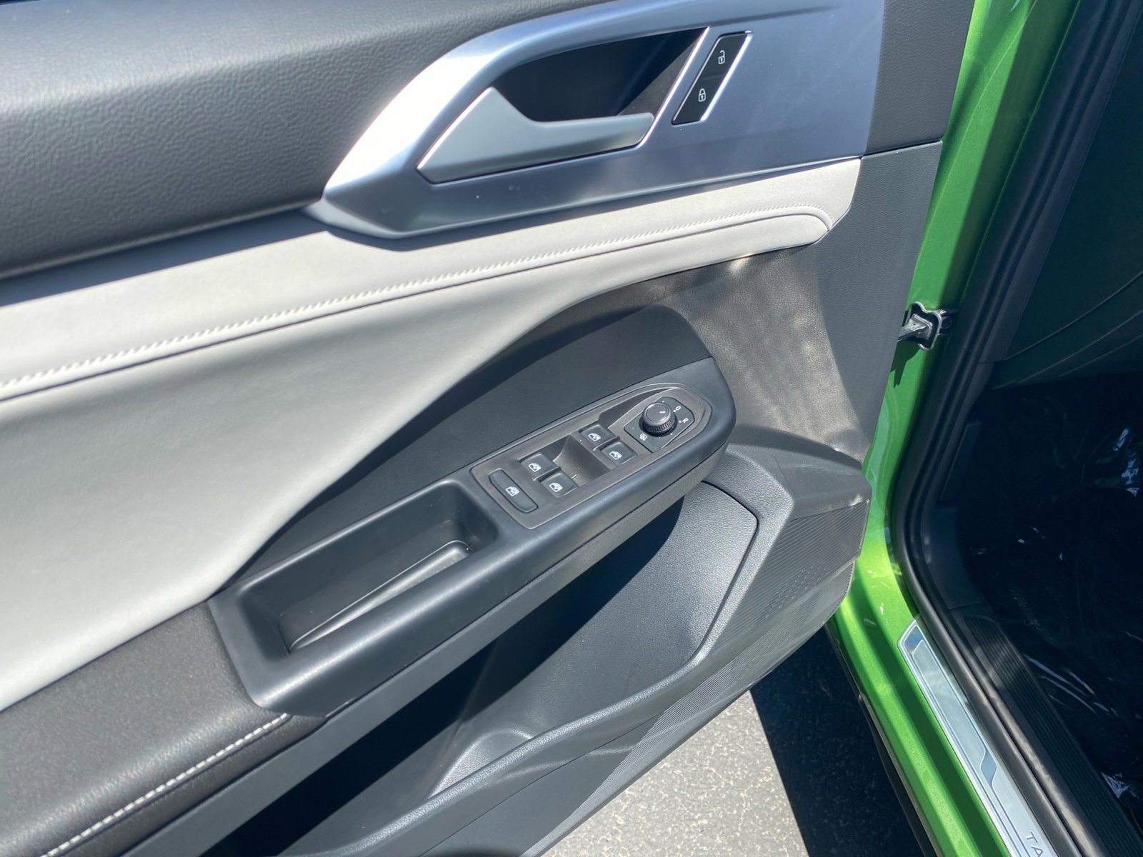 New 2025 Volkswagen Taos SE image 13