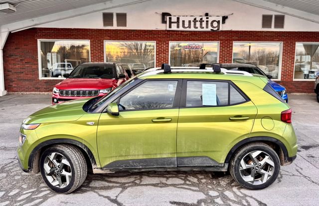 Used 2022 Hyundai Venue SEL image 2