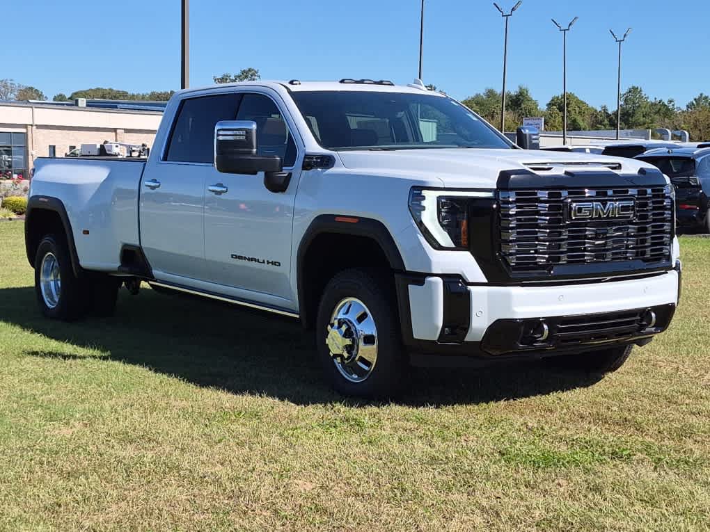 New 2026 GMC Sierra 3500 Denali Ultimate w/ LPO, Black Badging Package AWD/4WD image 2