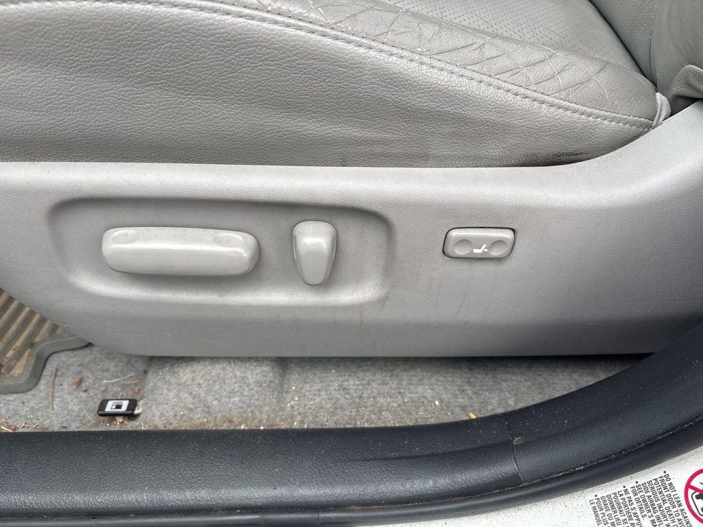 Used 2010 Toyota RAV4 Limited AWD/4WD image 18