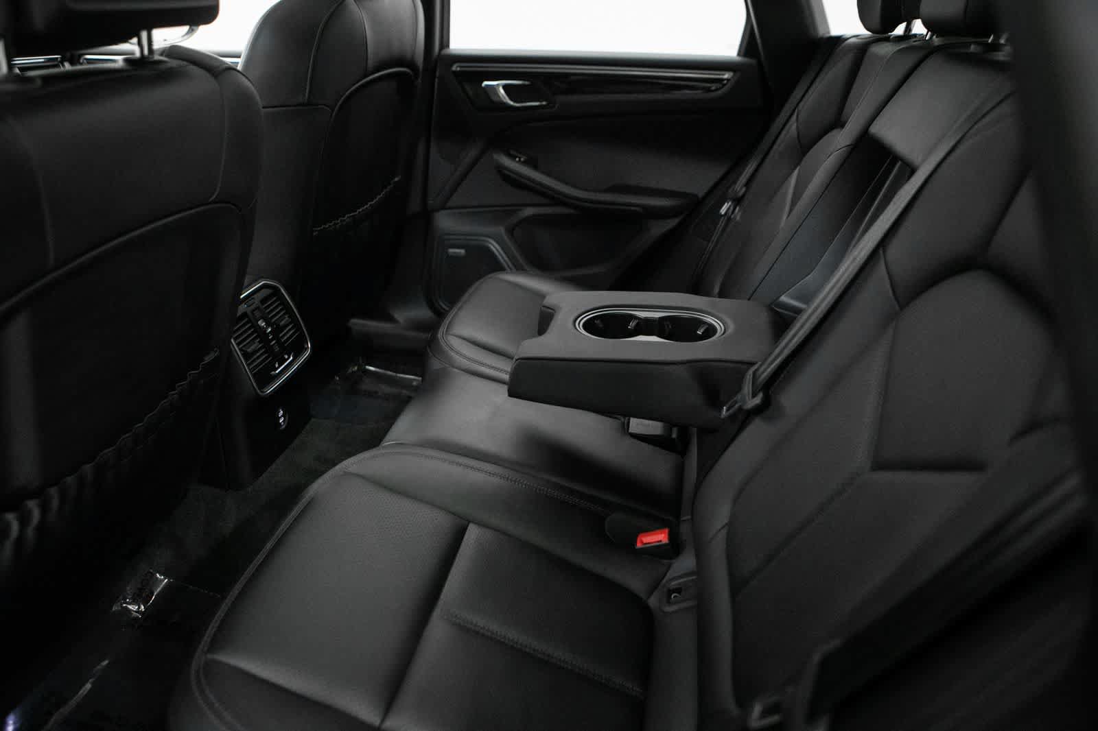 Used 2024 Porsche Macan S AWD/4WD image 36