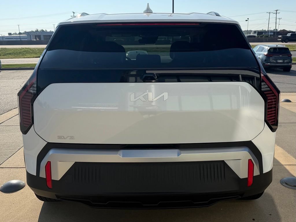 New 2027 Kia EV3 Wind FWD image 6