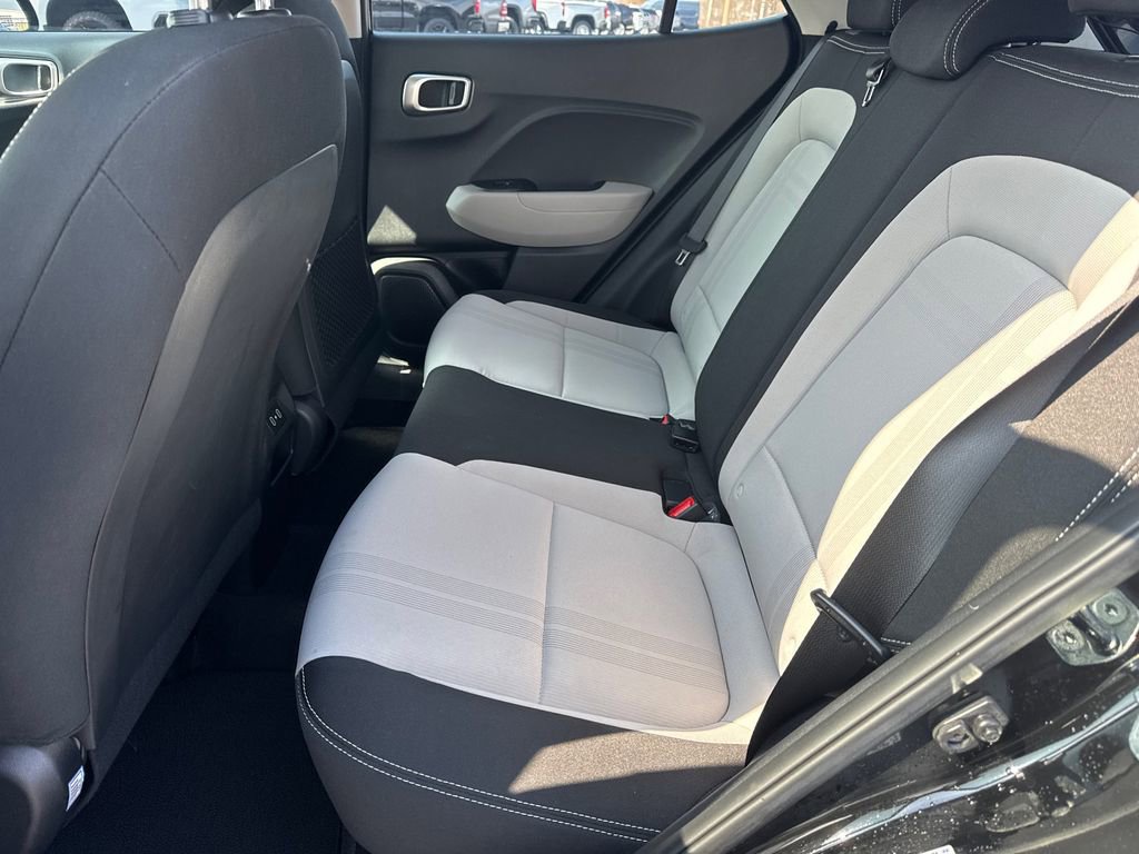 Used 2024 Hyundai Venue SEL image 21