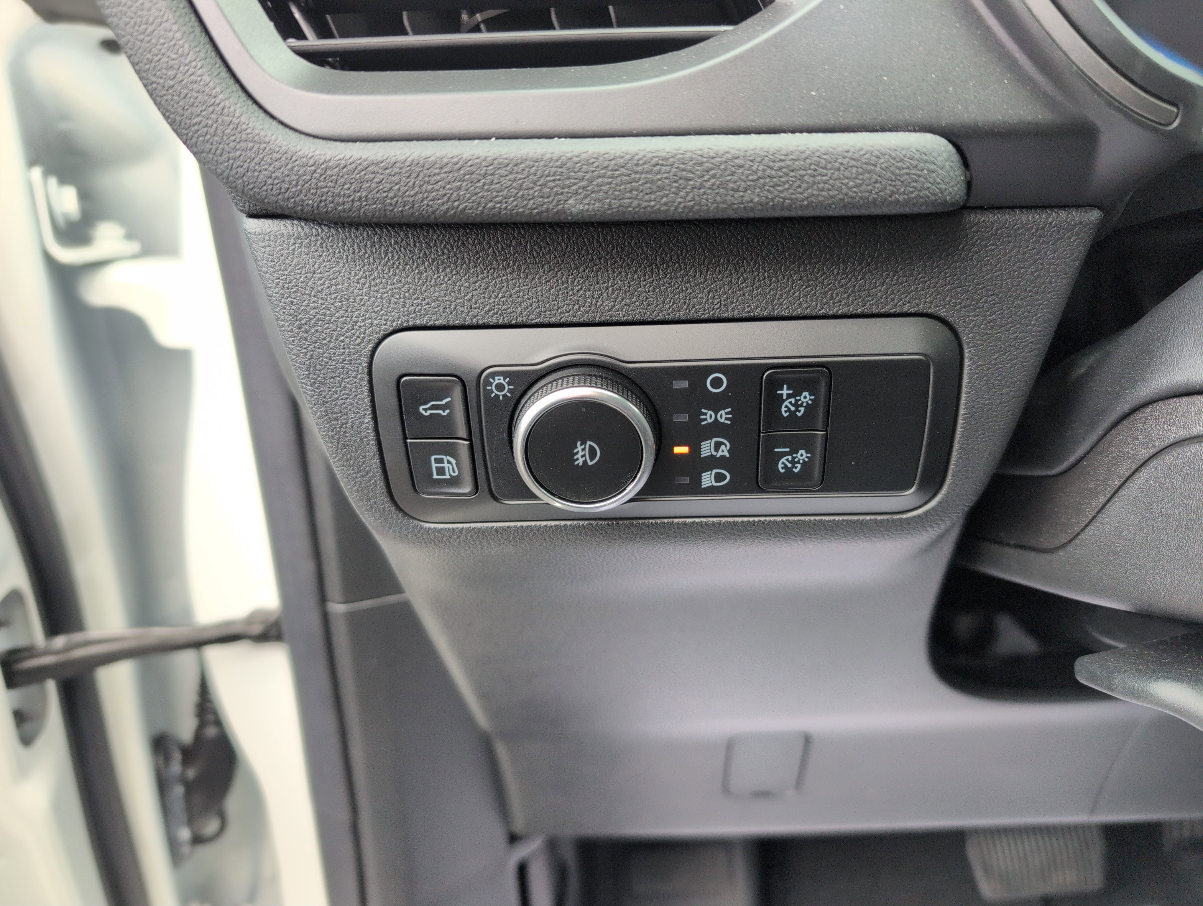 Used 2024 Ford Escape SE image 18