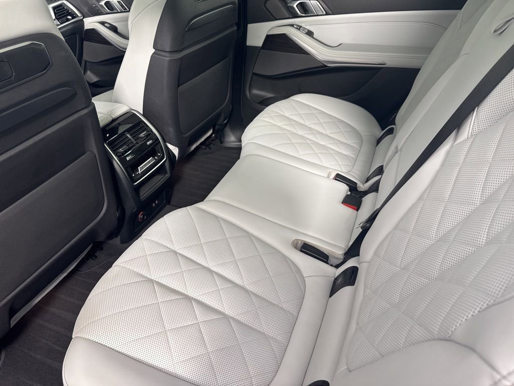 Certified 2024 BMW X7 xDrive40i w/ M Sport Package image 17