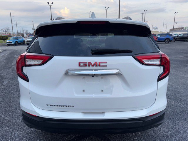 Used 2023 GMC Terrain SLE w/ Driver Convenience Package FWD image 4