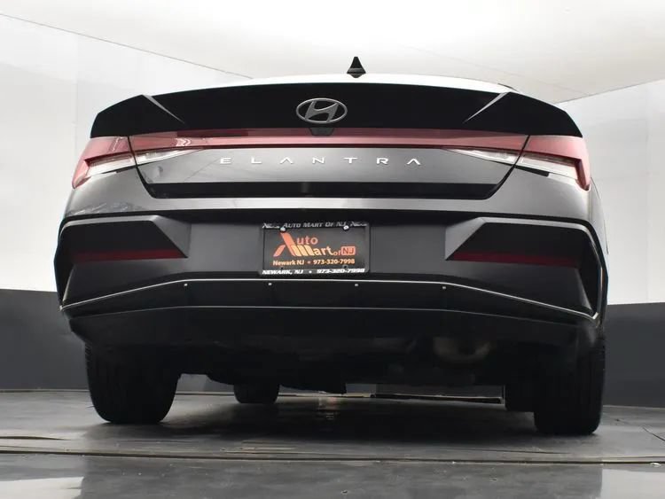 Used 2025 Hyundai Elantra SEL FWD image 10