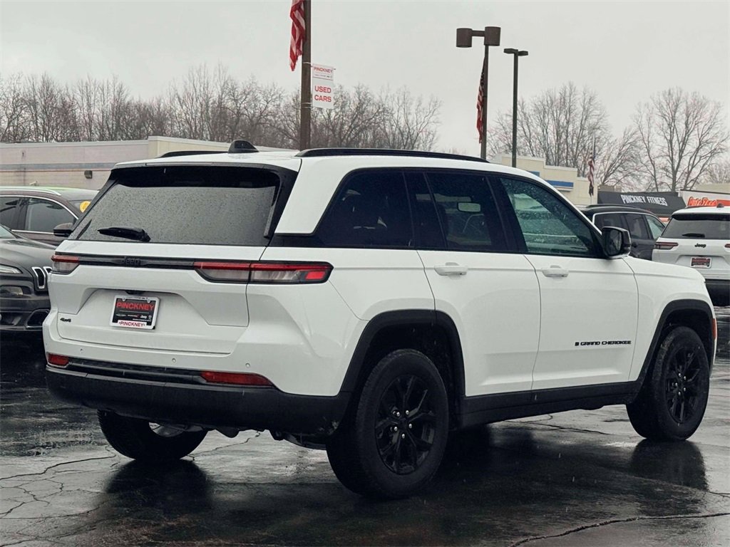 Used 2024 Jeep Grand Cherokee Altitude image 7