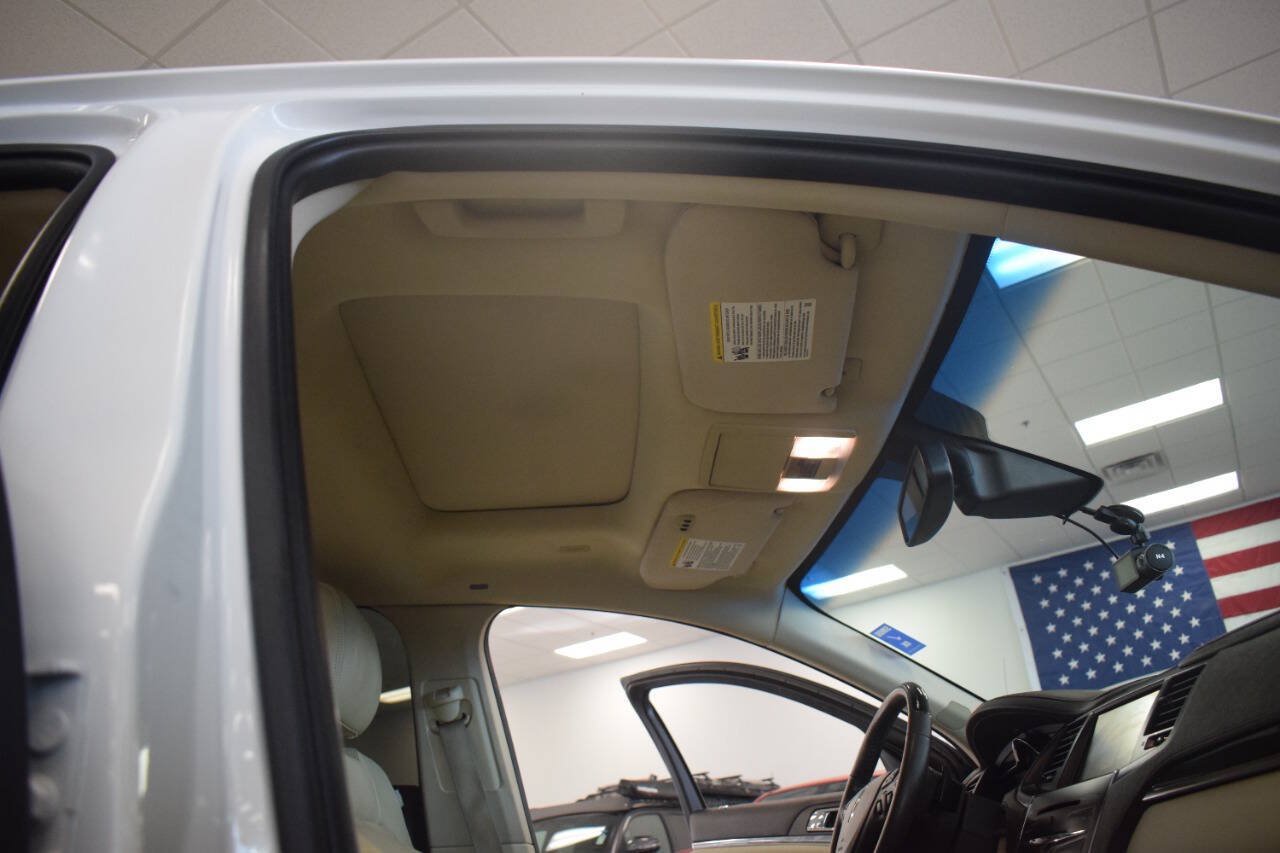 Used 2013 Lincoln MKS AWD image 47