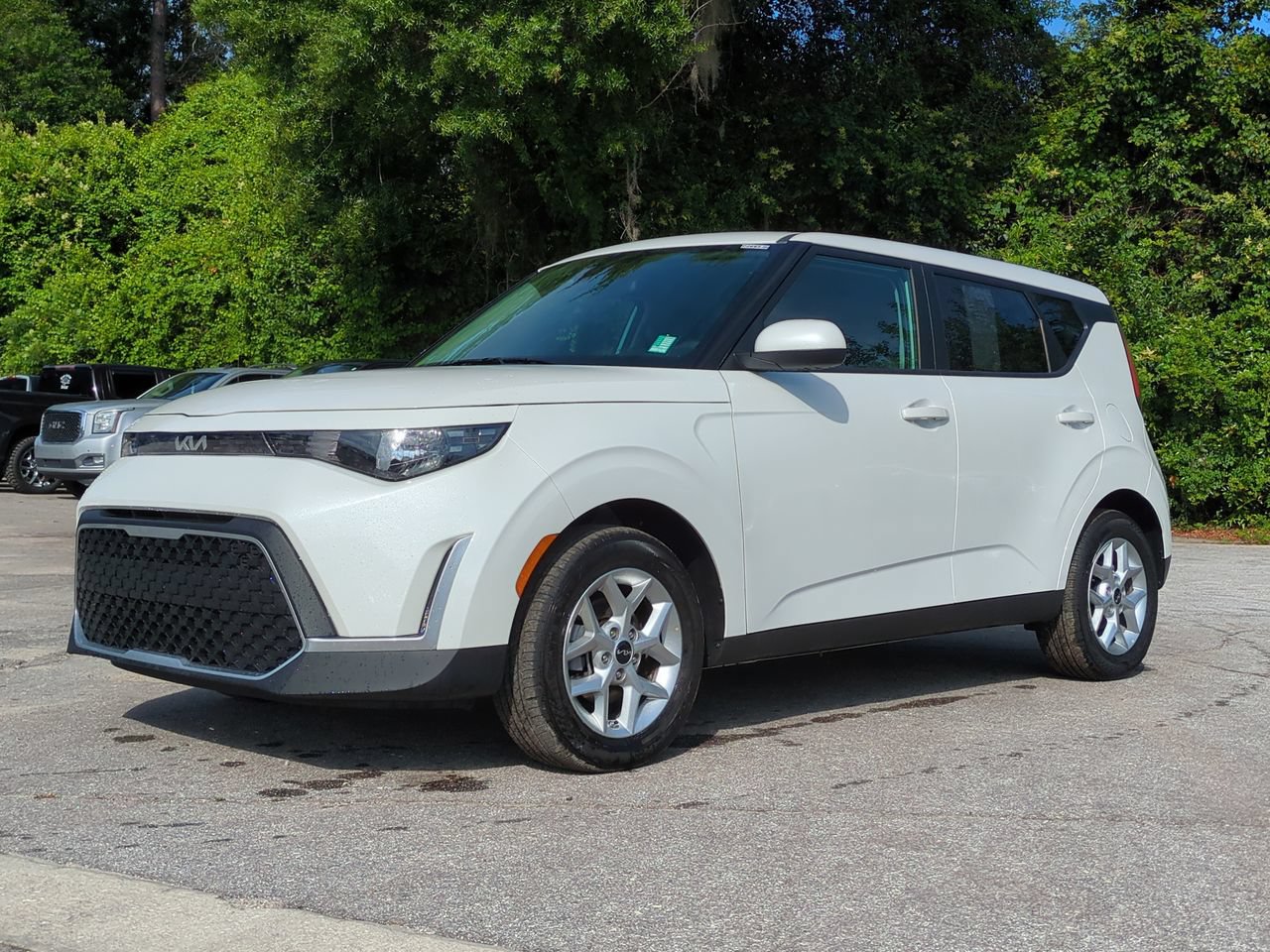 Certified 2025 Kia Soul LX w/ LX Technology Package FWD image 2