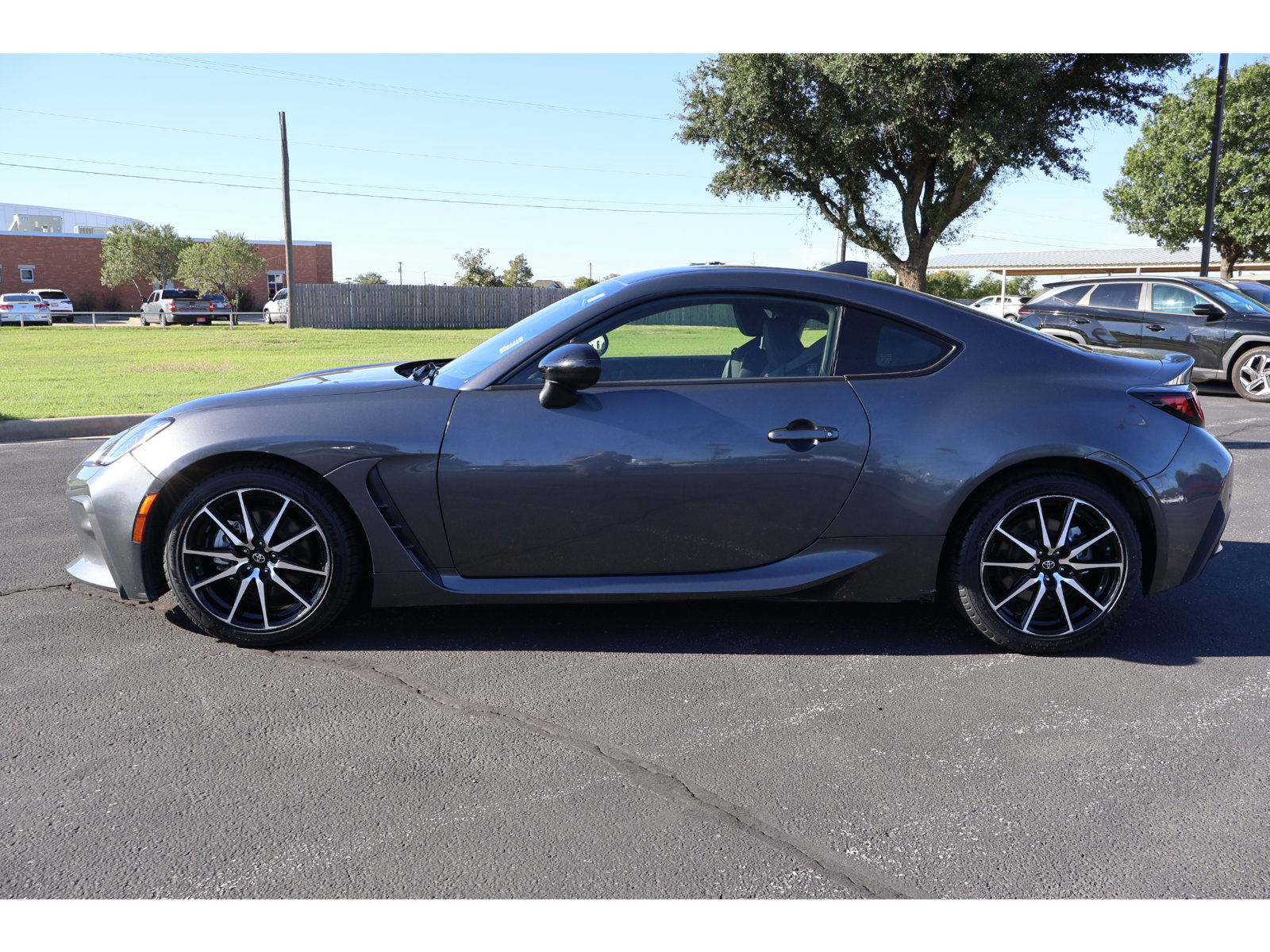 Used 2022 Toyota GR86 RWD image 2