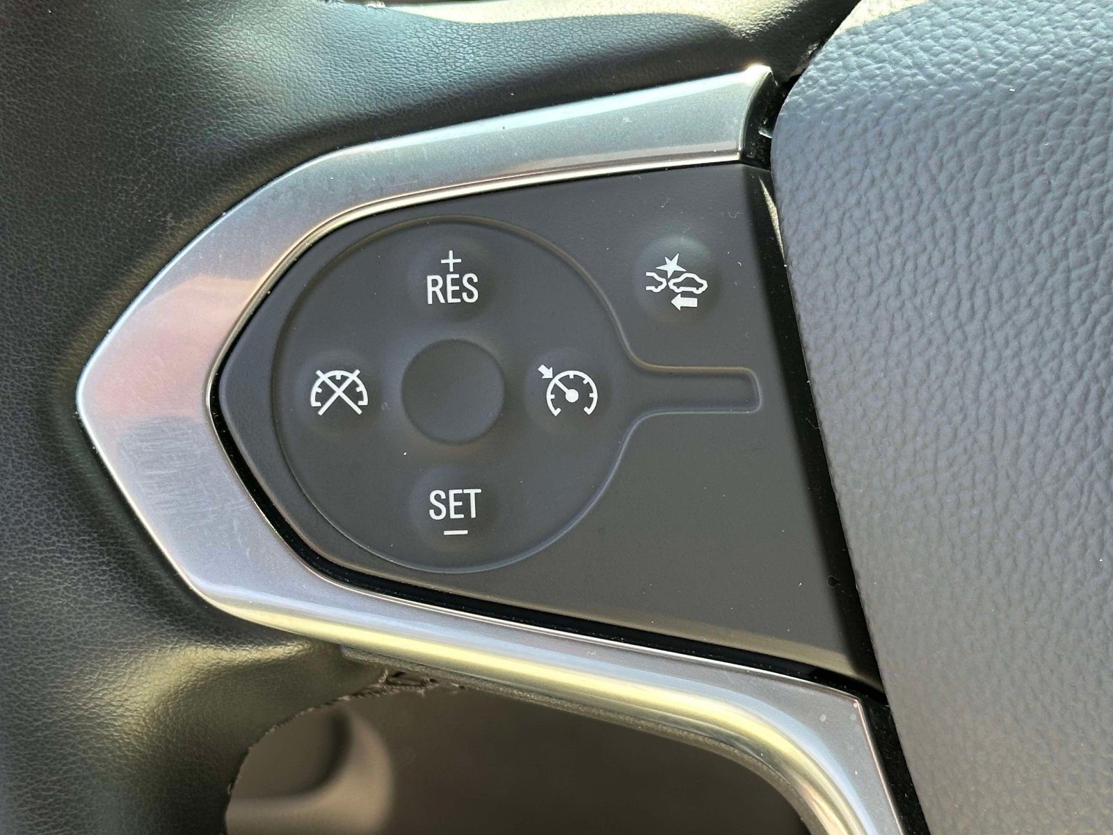 Used 2023 Chevrolet Traverse LT FWD image 20