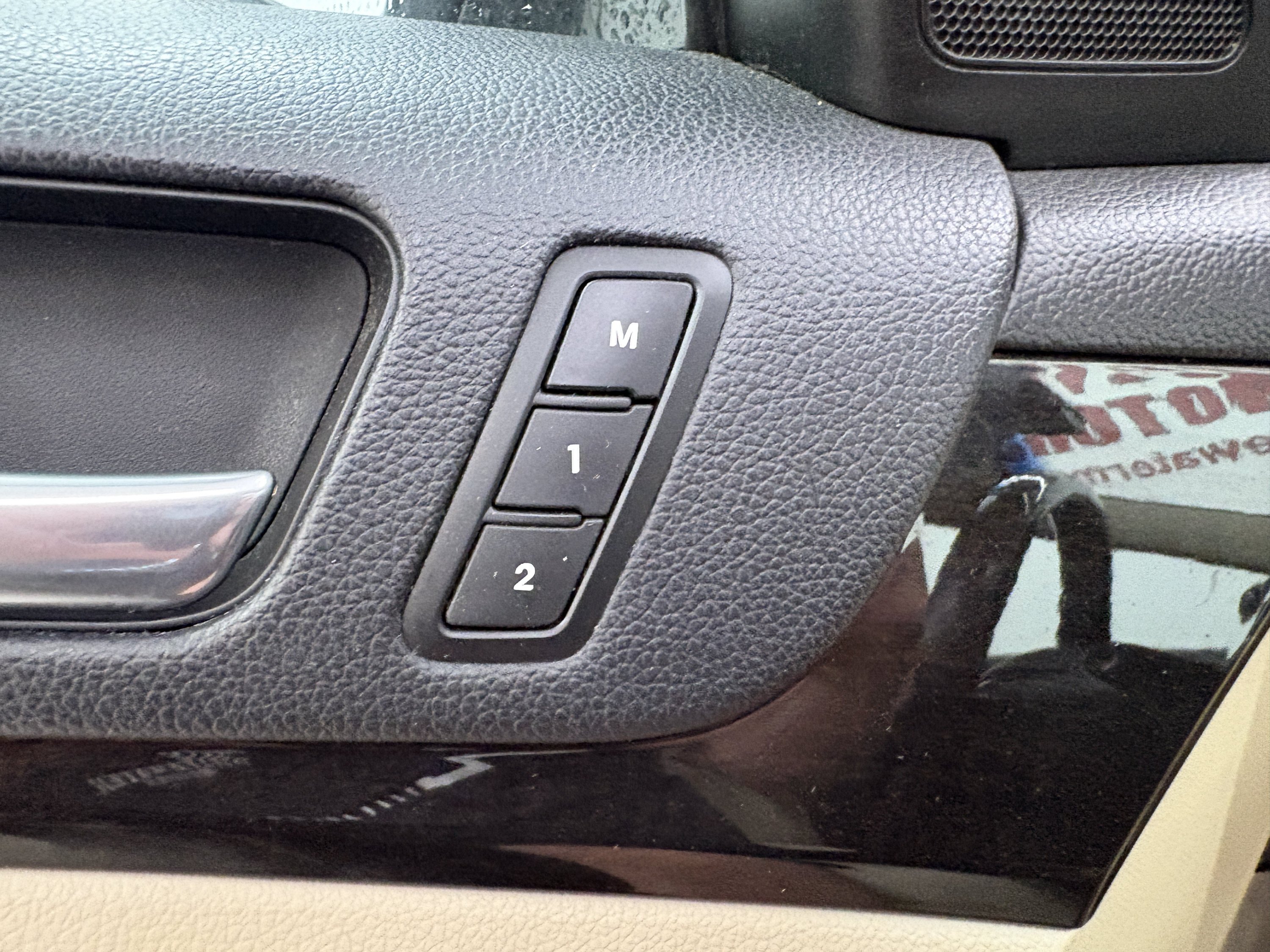 Used 2014 Kia Cadenza Premium w/ Luxury Package FWD image 27