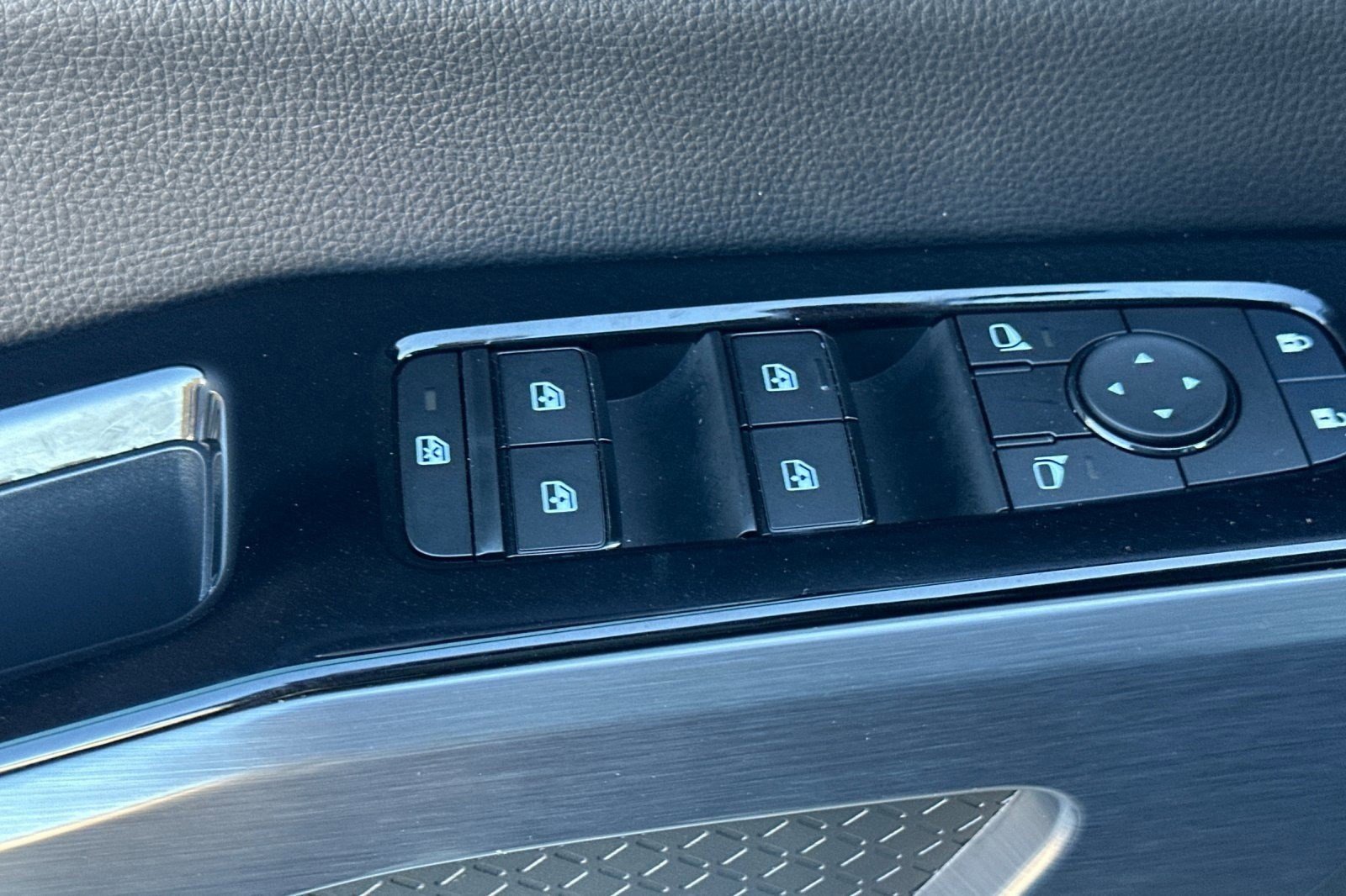 Used 2024 Nissan Pathfinder SL image 13