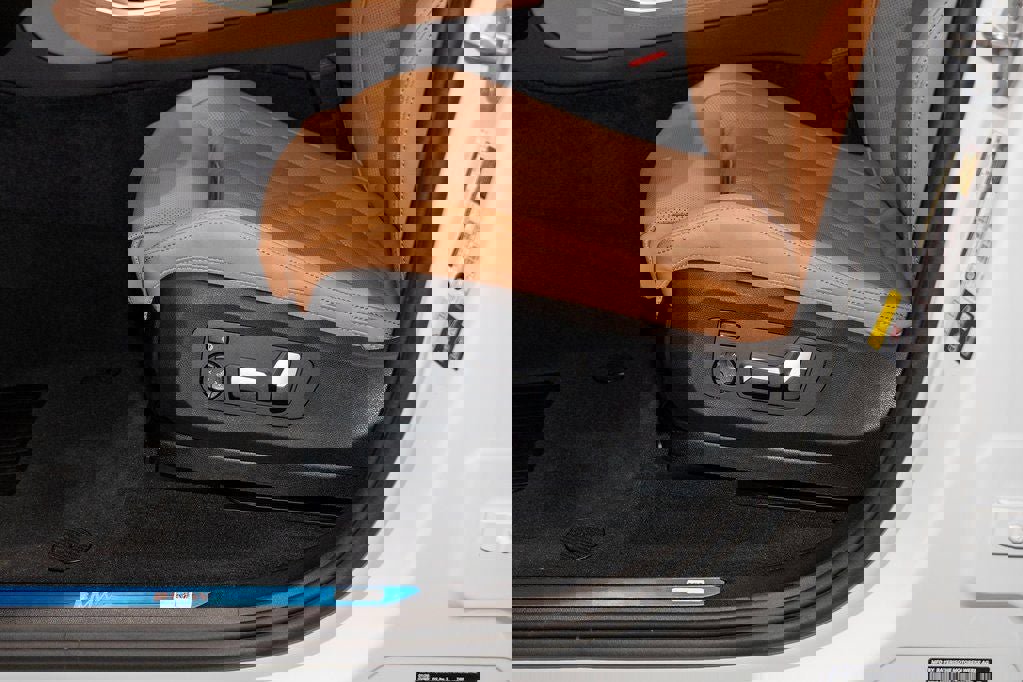 New 2026 BMW X5 xDrive50e w/ Premium Package image 16