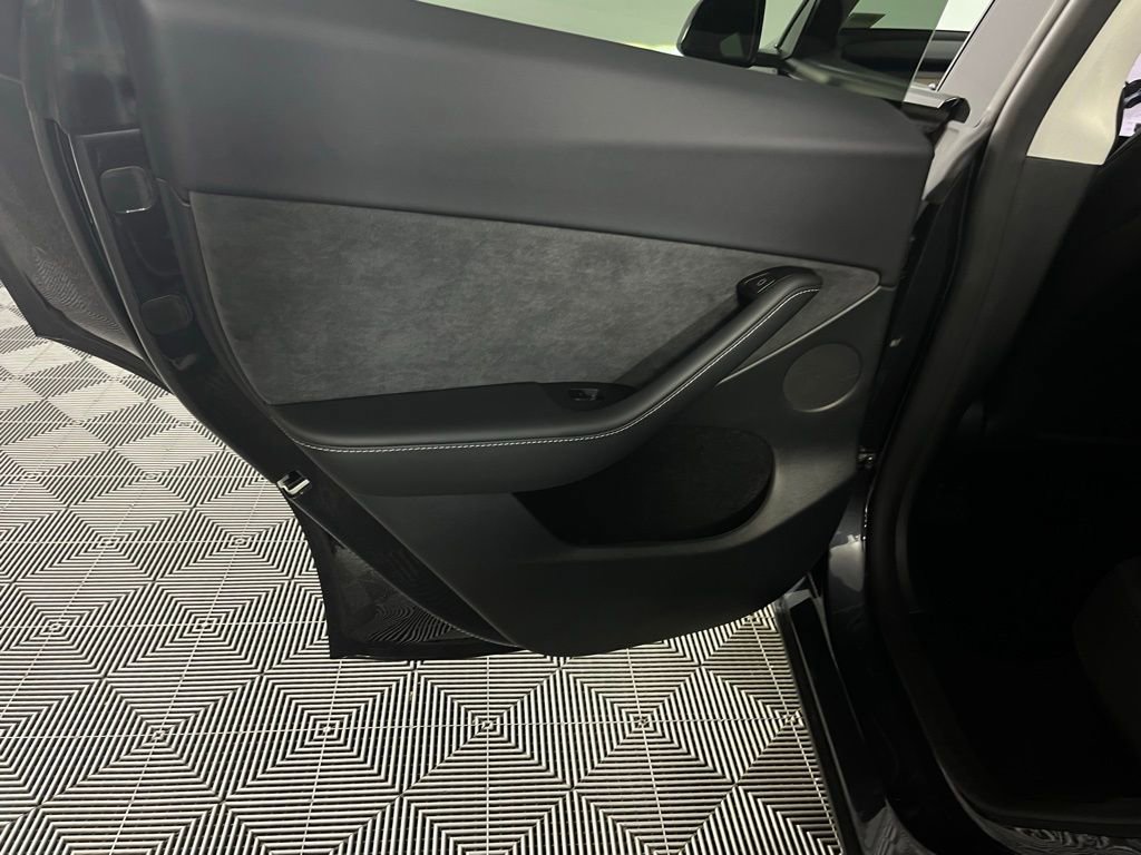 Used 2025 Tesla Model Y Long Range image 24