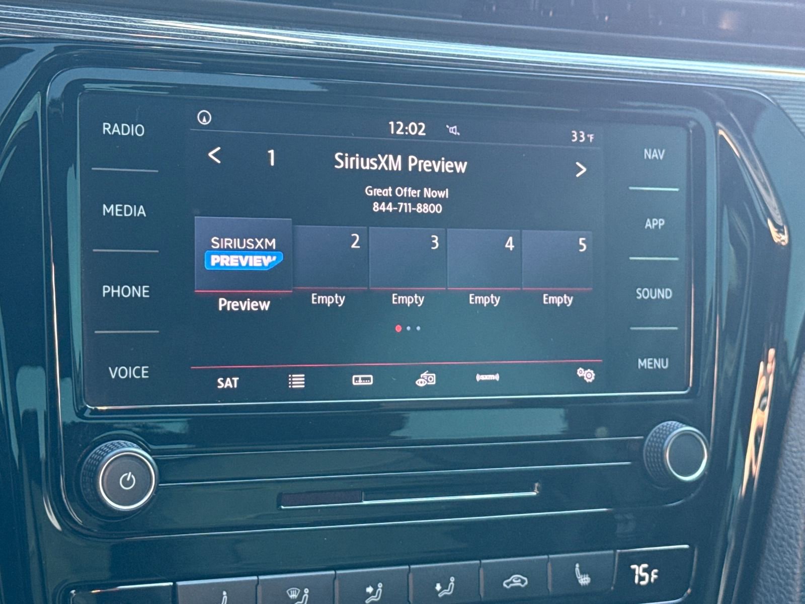 Certified 2022 Volkswagen Passat 2.0T R-Line image 18