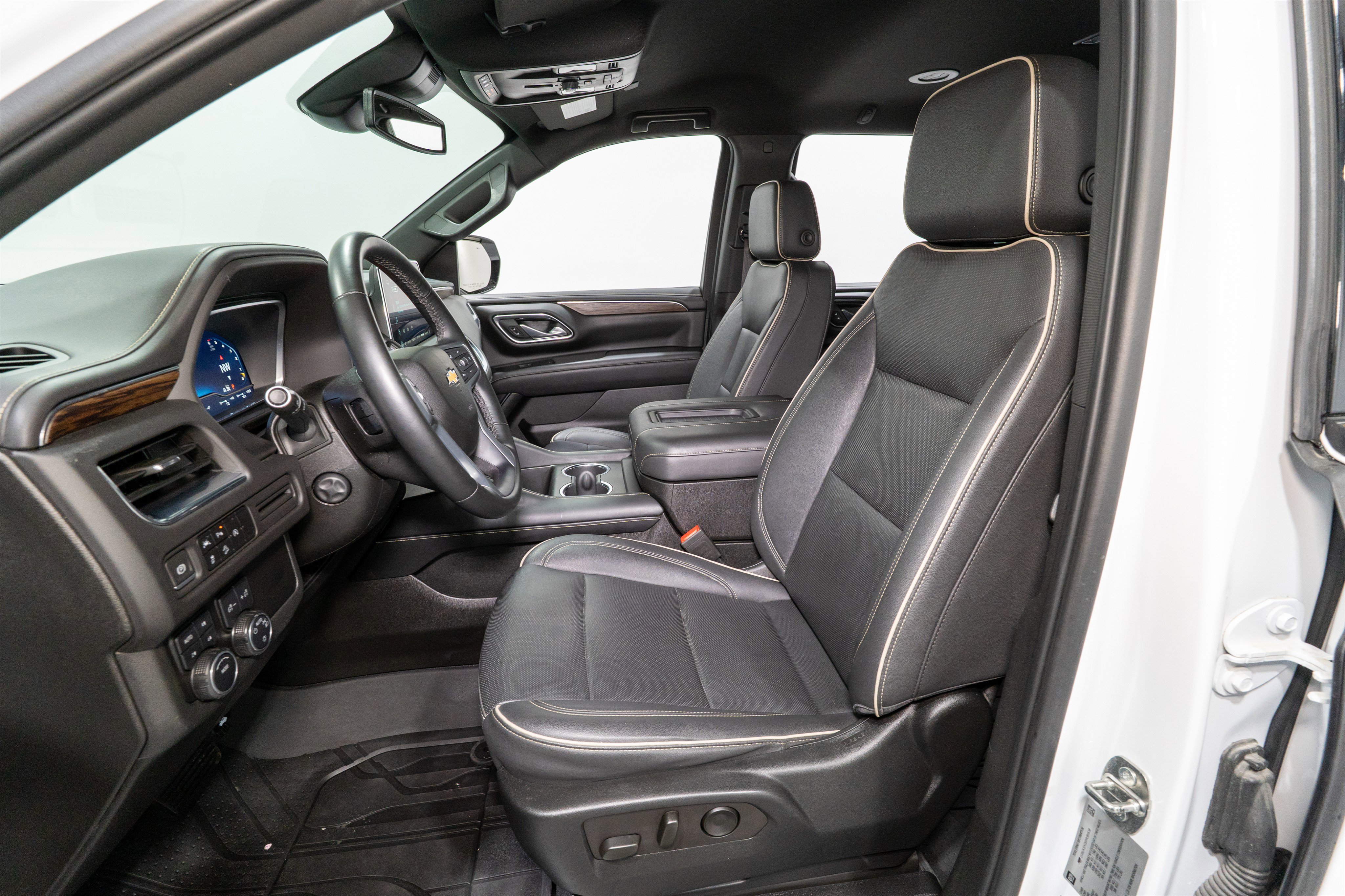 Used 2023 Chevrolet Tahoe Premier AWD/4WD image 15
