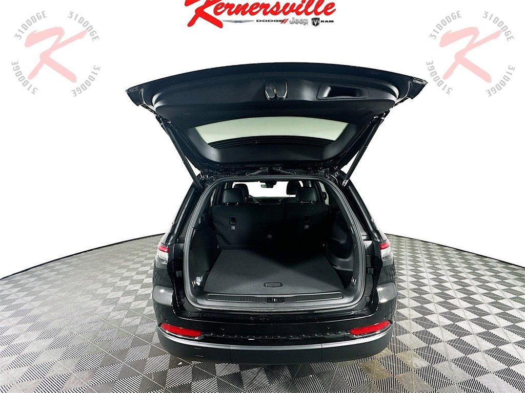 New 2025 Jeep Grand Cherokee Altitude image 15