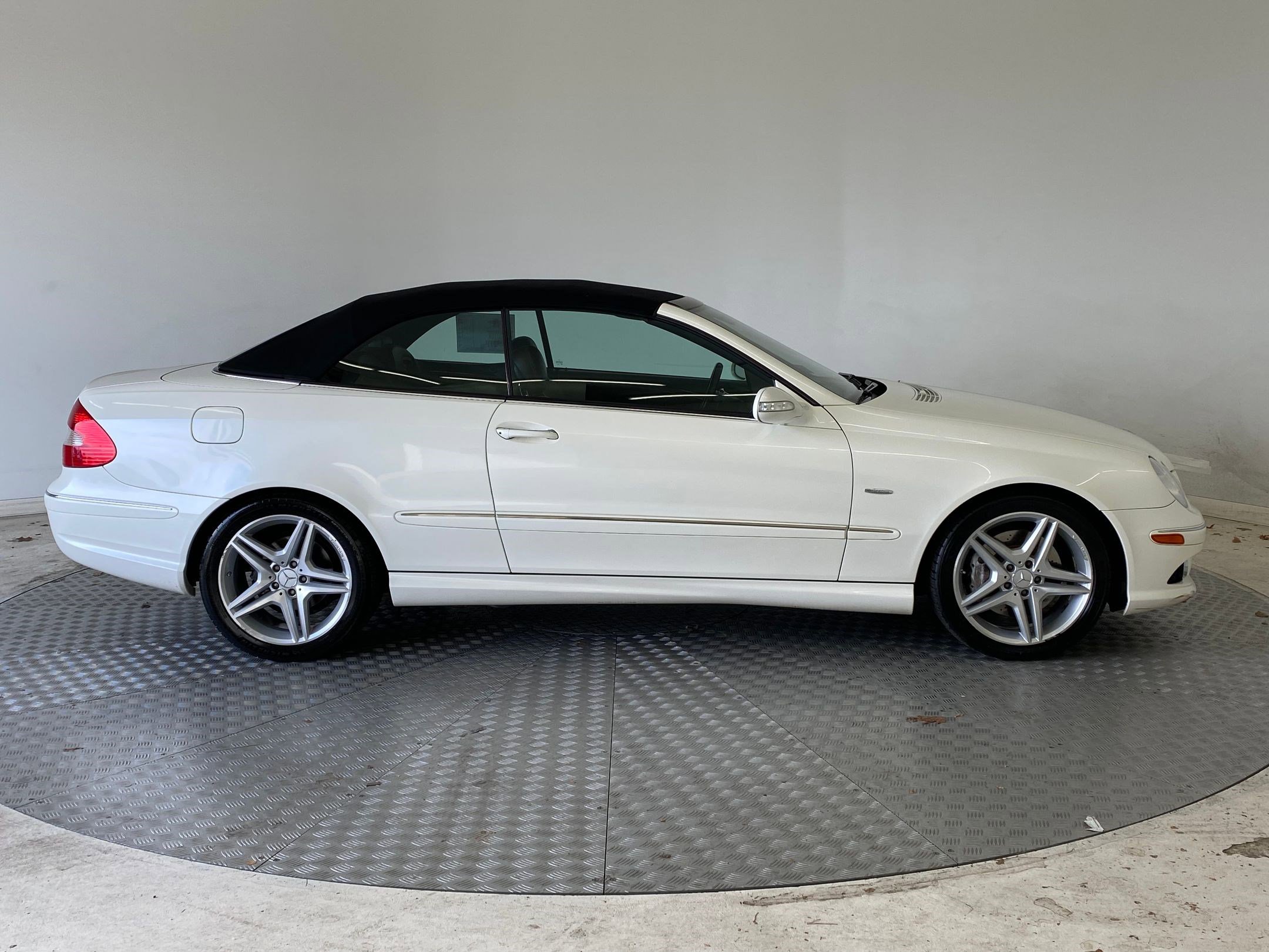 Used 2009 Mercedes-Benz CLK 350 Cabriolet image 8