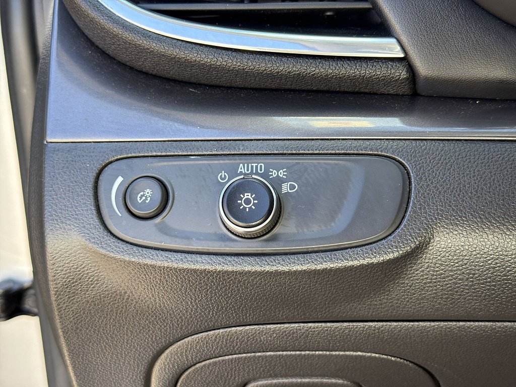 Used 2020 Buick Encore Preferred FWD image 16