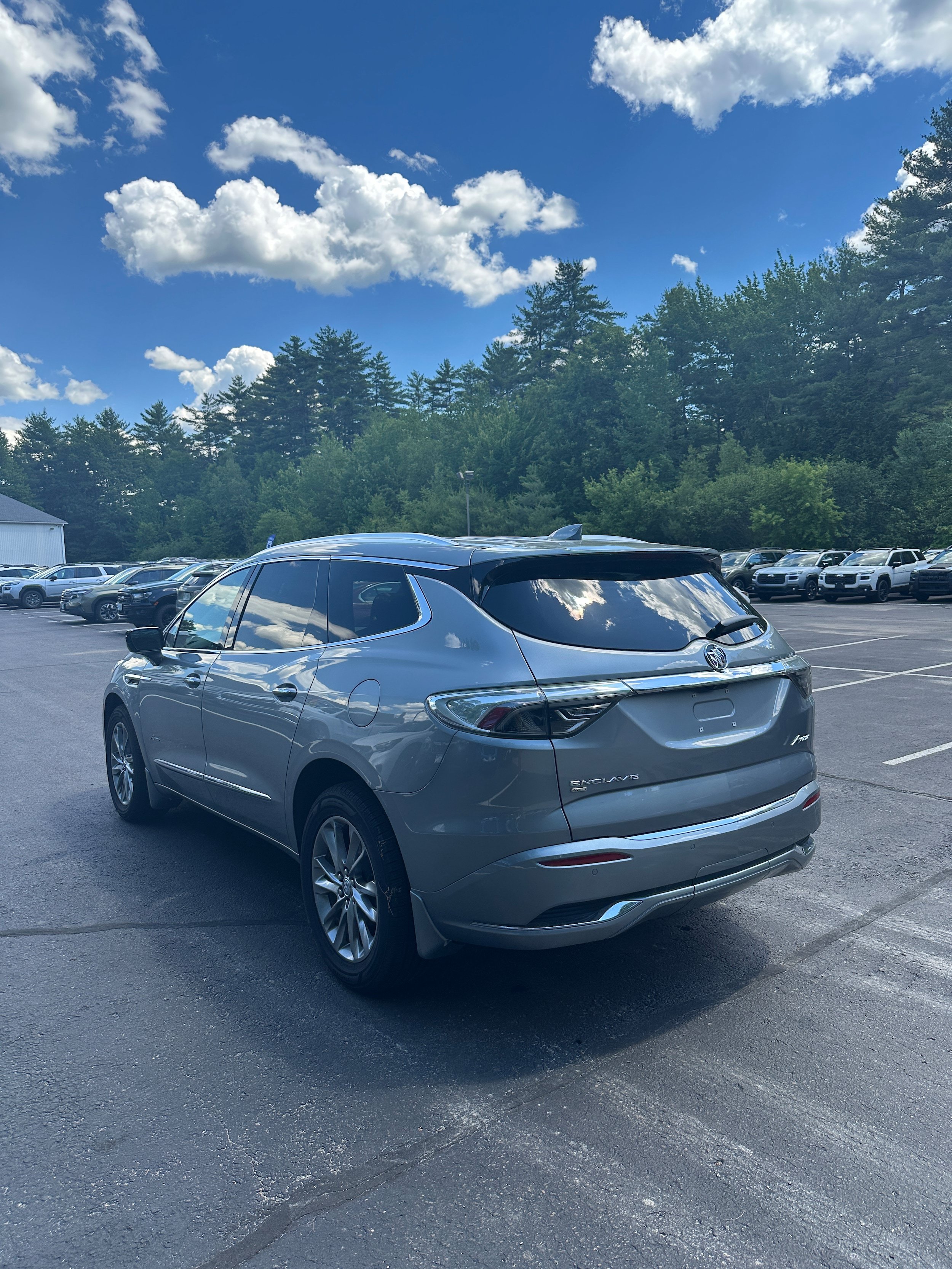 Used 2023 Buick Enclave Avenir w/ Avenir Technology Package AWD/4WD image 7