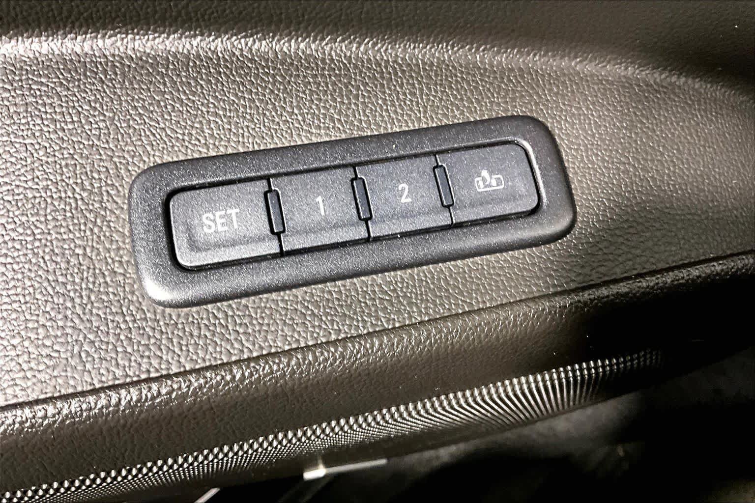 Used 2017 Chevrolet Suburban Premier AWD/4WD image 32
