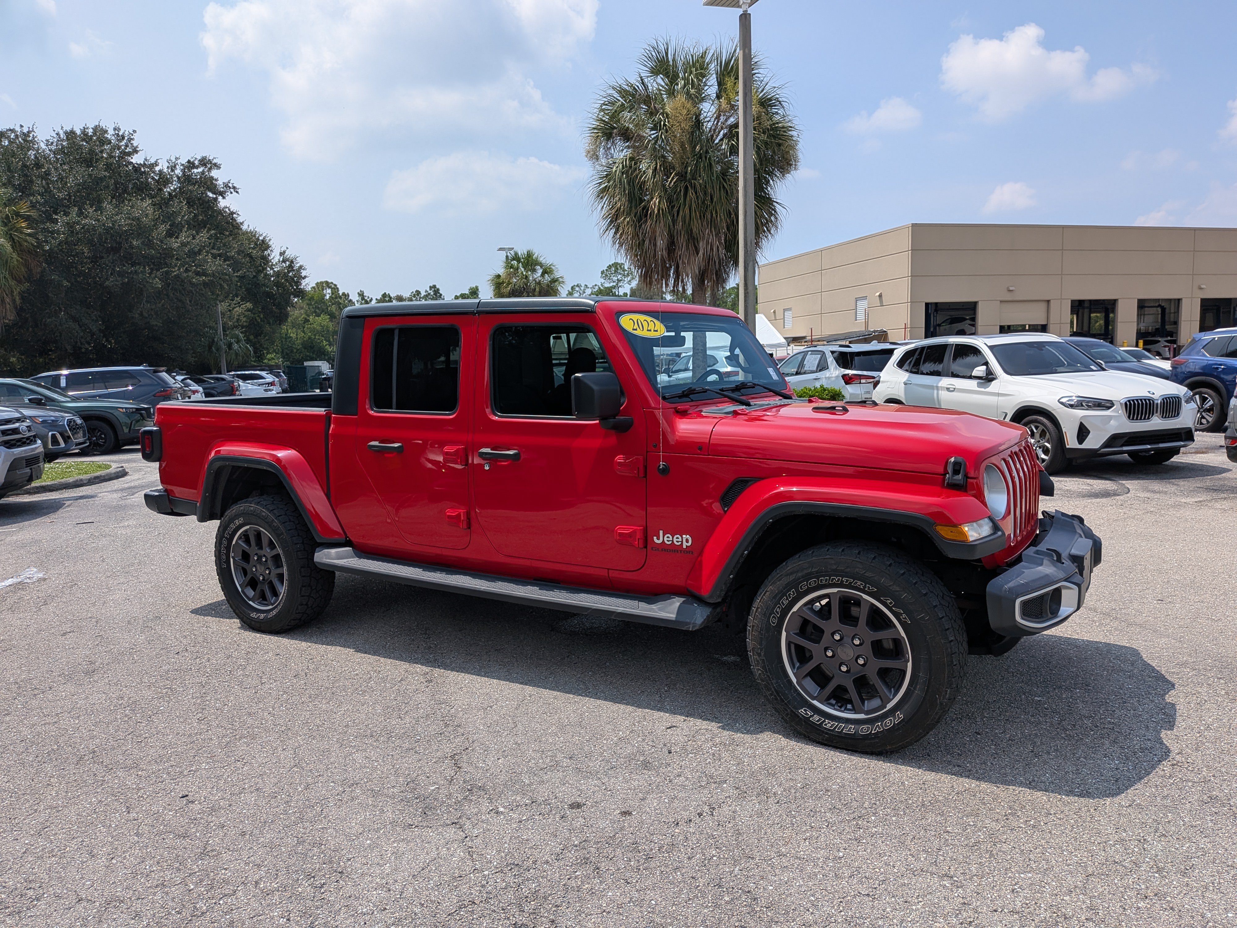 Used 2022 Jeep Gladiator Overland w/ Cold Weather Group AWD/4WD image 2