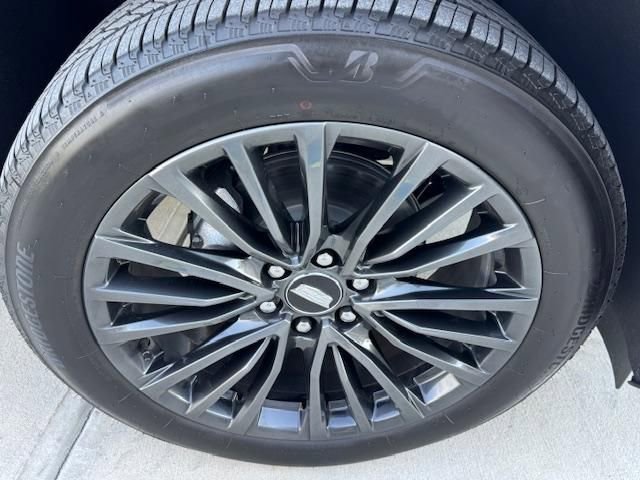 Used 2026 Cadillac Escalade ESV Platinum Sport w/ LPO, Floor Liner Package image 25