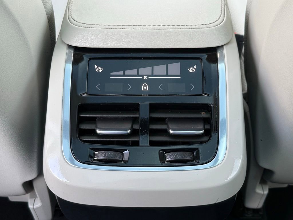 Used 2023 Volvo XC90 B5 Plus w/ Protection Package Premier image 18