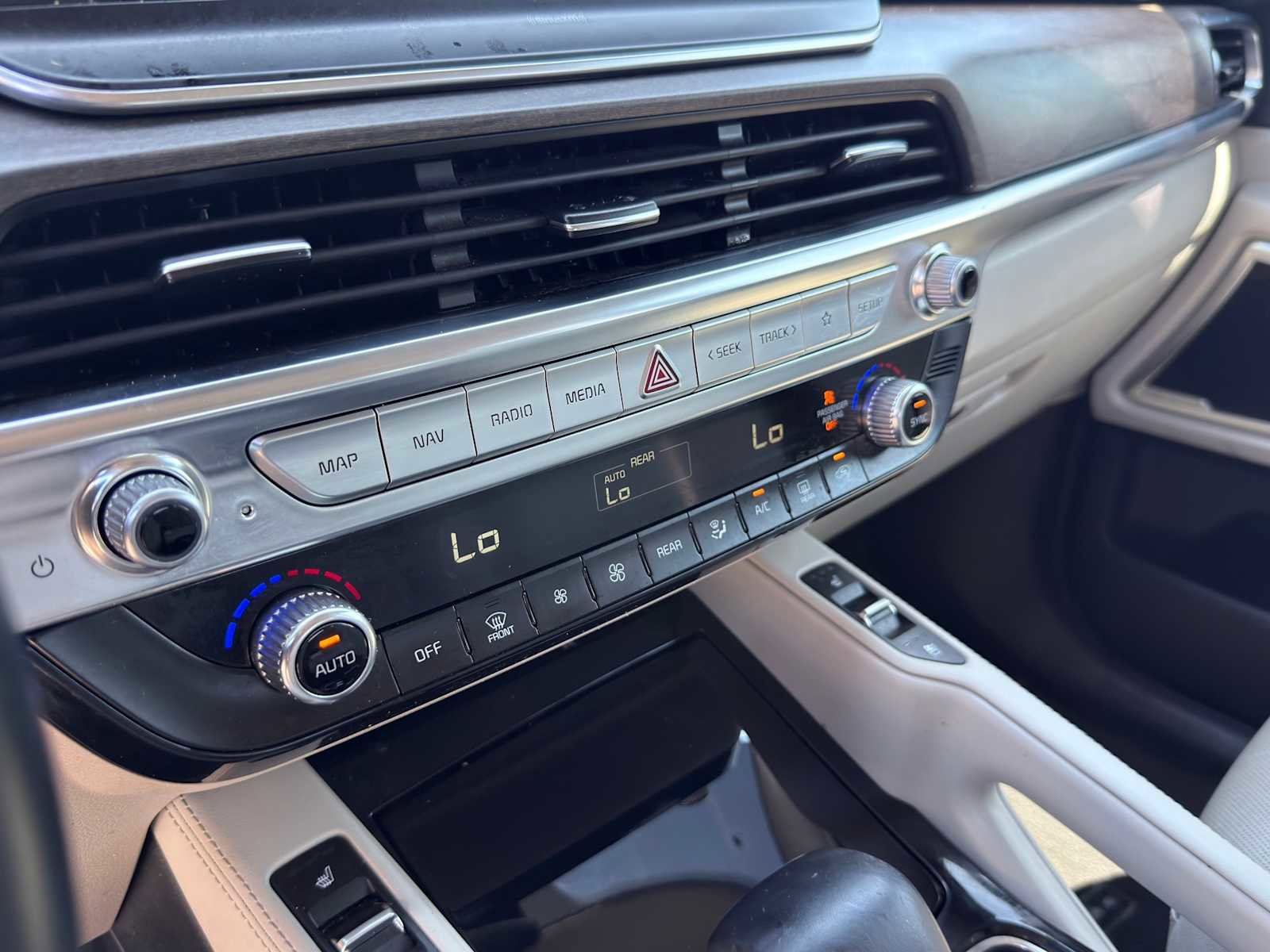 Certified 2022 Kia Telluride EX w/ EX Premium Package FWD image 13