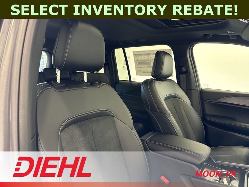 New 2025 Jeep Grand Cherokee Altitude w/ Trailer Tow Package AWD/4WD image 14