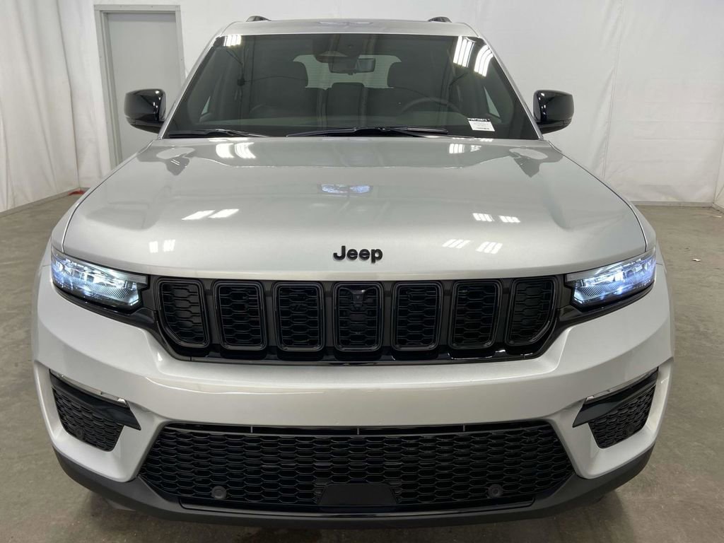 New 2025 Jeep Grand Cherokee Limited w/ Luxury Tech Group II AWD/4WD image 6