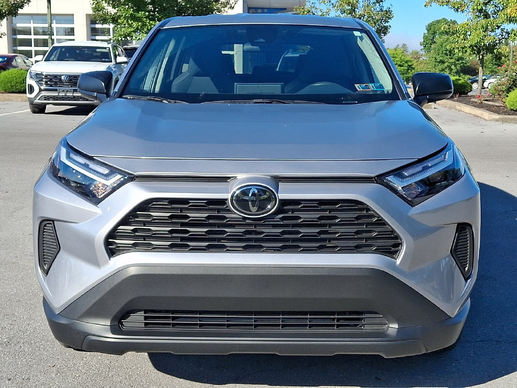 Used 2025 Toyota RAV4 LE AWD/4WD image 4