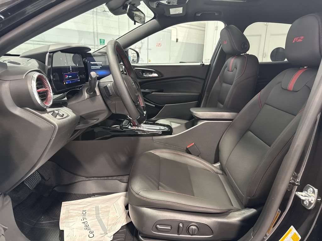 New 2026 Chevrolet Trax RS w/ Sunroof Package FWD image 28