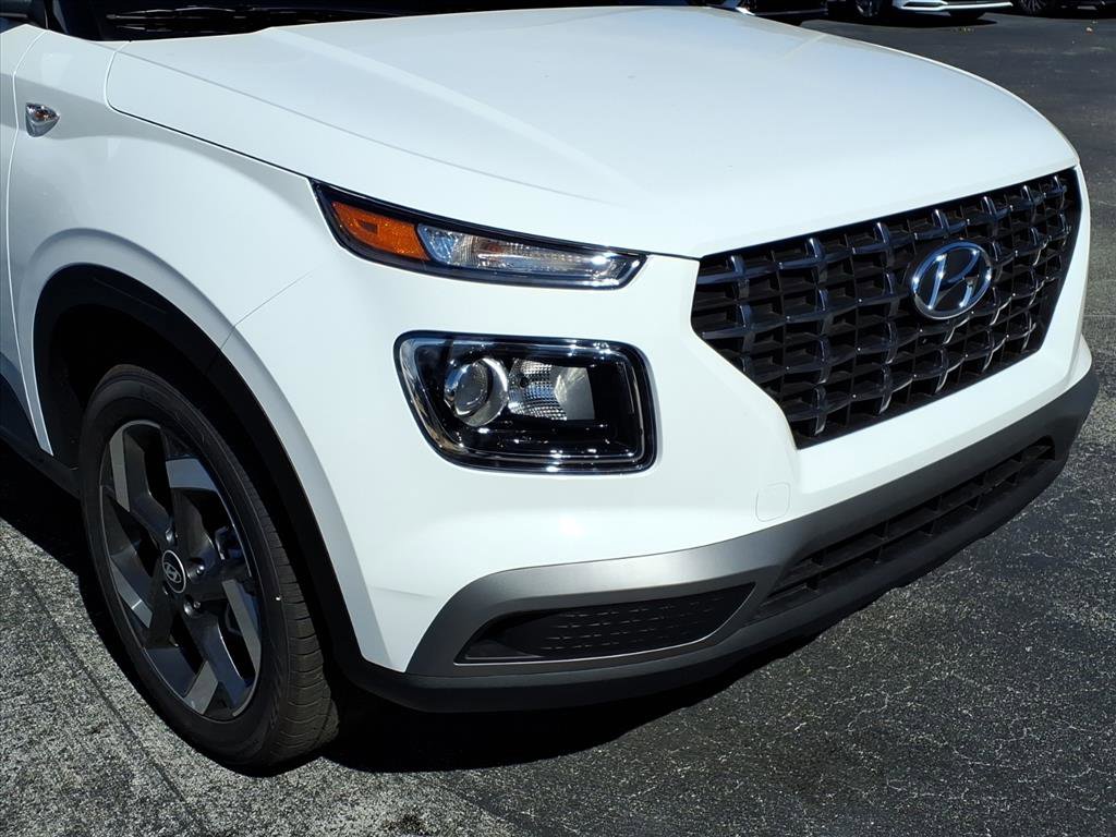 Used 2026 Hyundai Venue SEL image 6