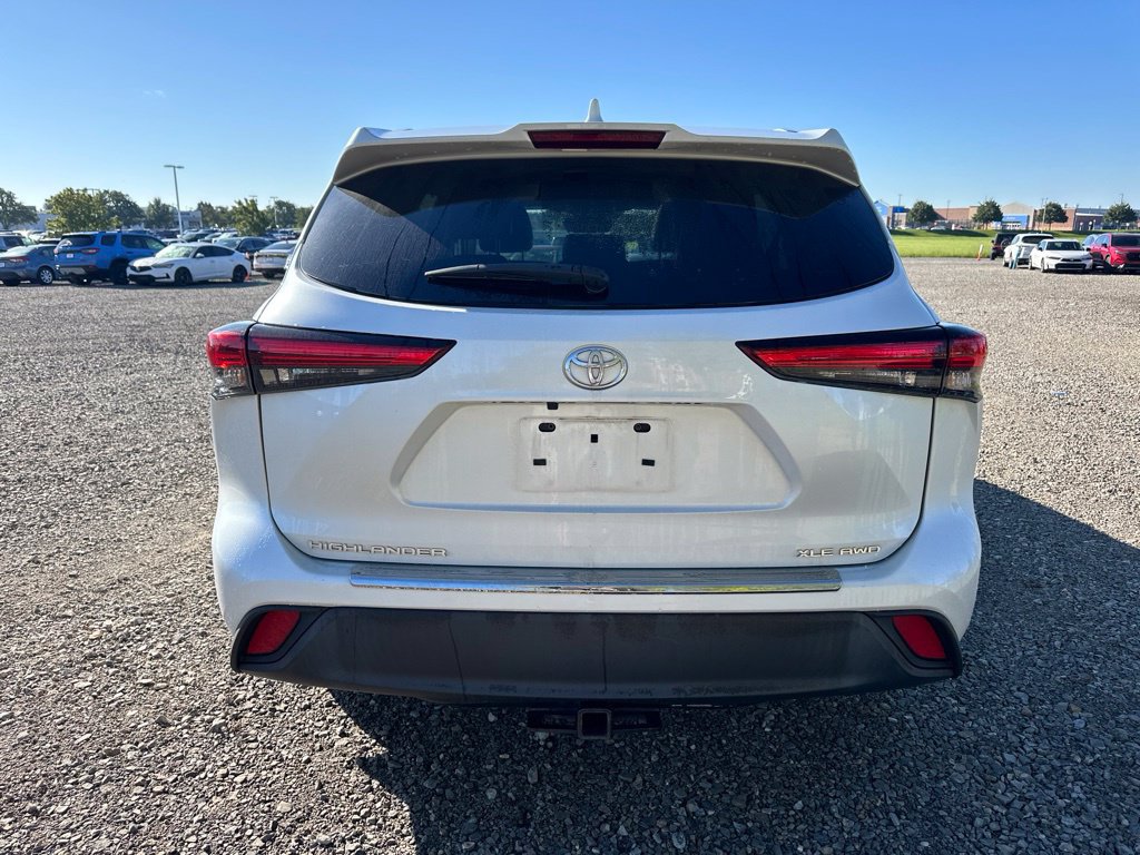Used 2023 Toyota Highlander XLE AWD/4WD image 9