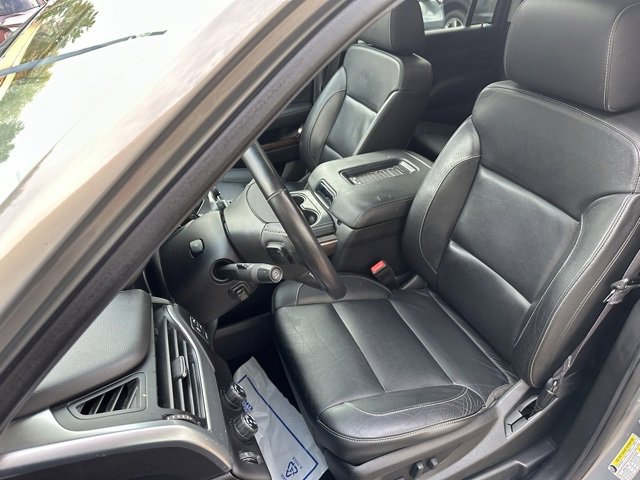 Used 2017 Chevrolet Suburban LT w/ LT Signature Package image 9