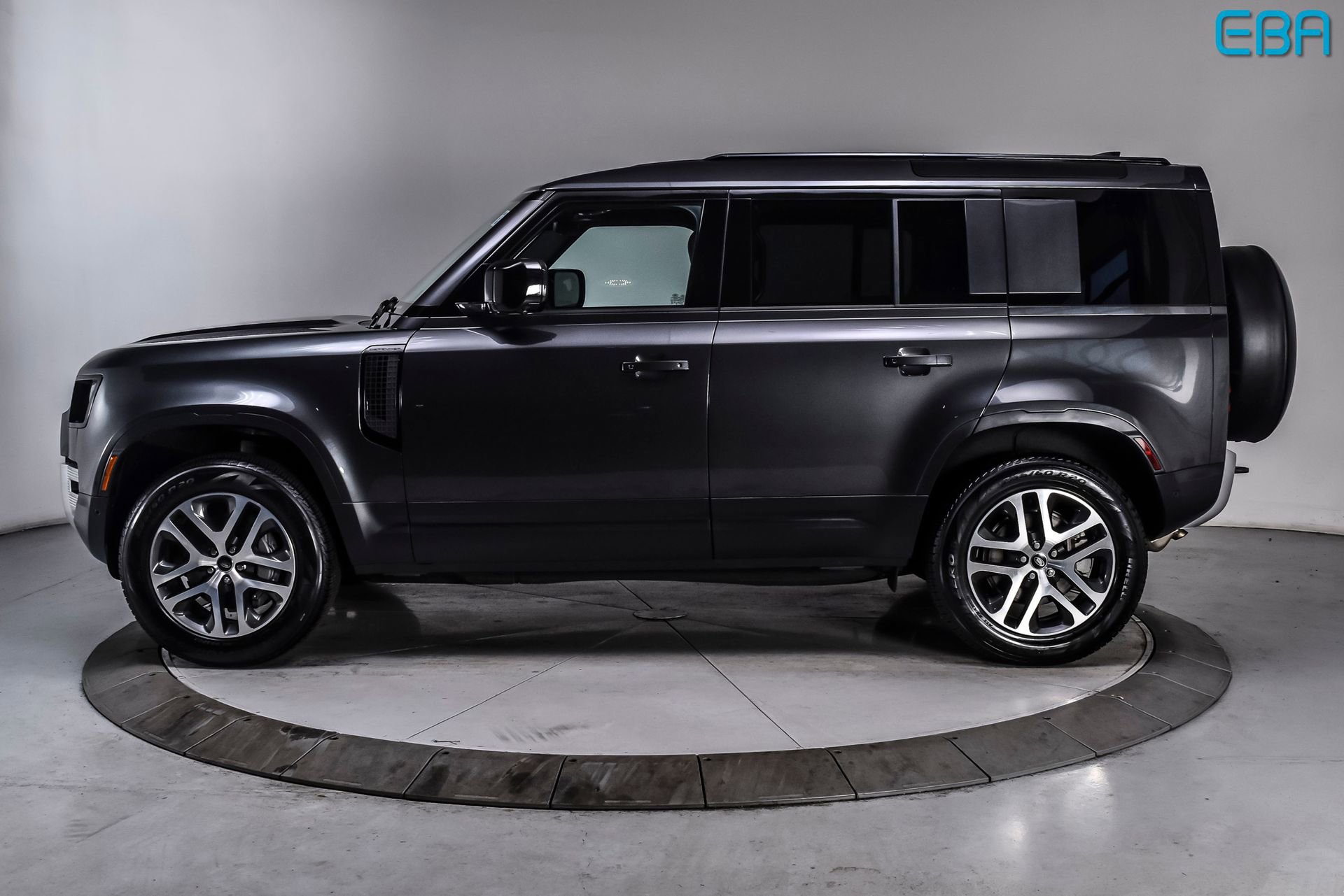 Used 2025 Land Rover Defender 110 S image 3