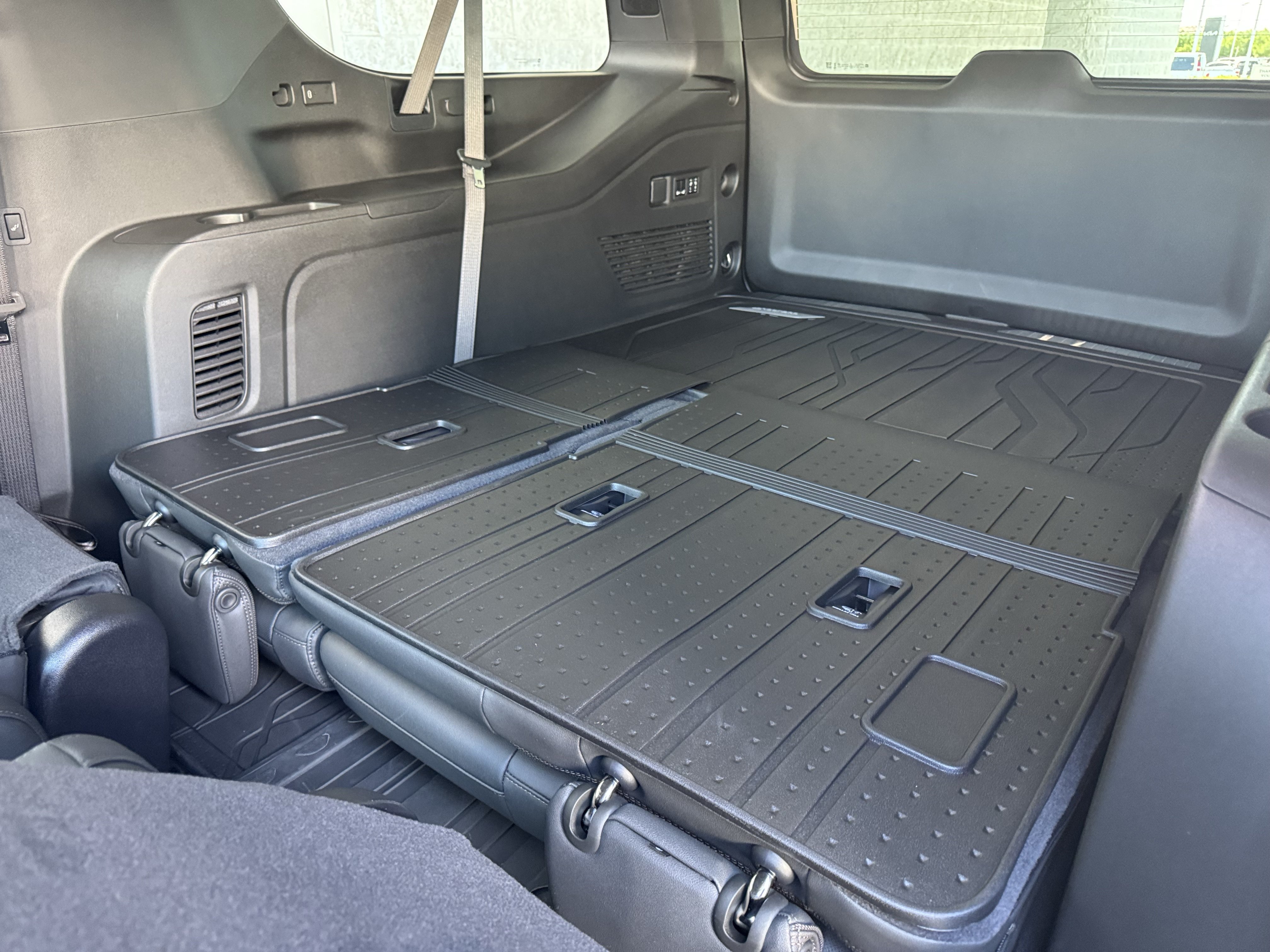 New 2026 Chevrolet Suburban High Country AWD/4WD image 15