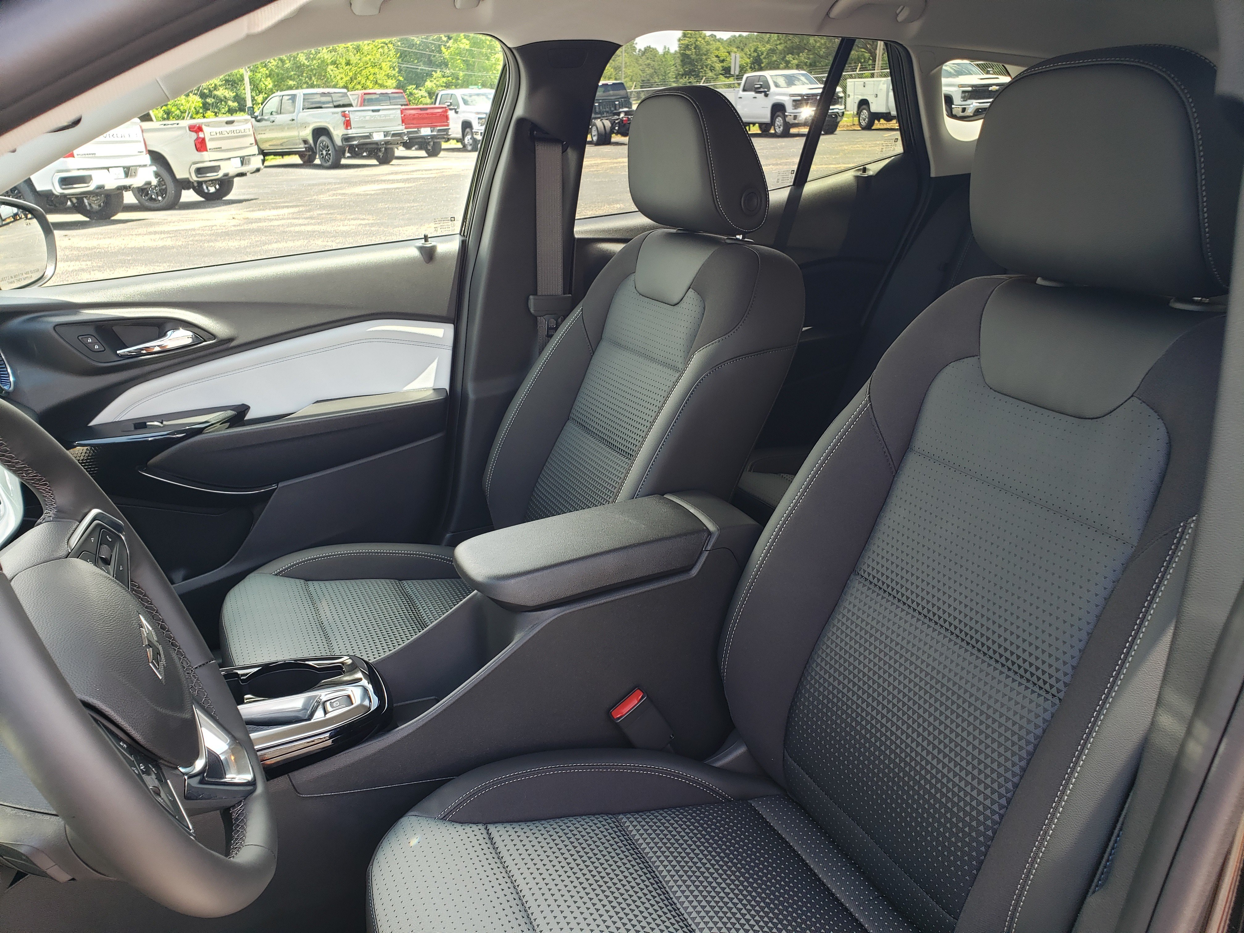 New 2026 Chevrolet Trax LT w/ Driver Confidence Package FWD image 27