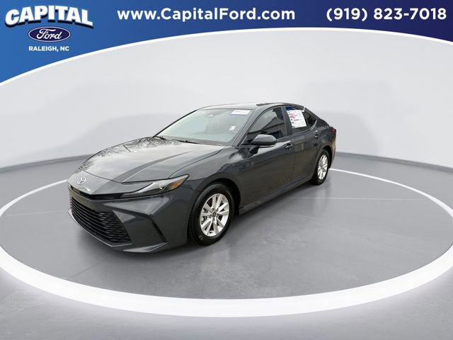 Used 2025 Toyota Camry LE image 4
