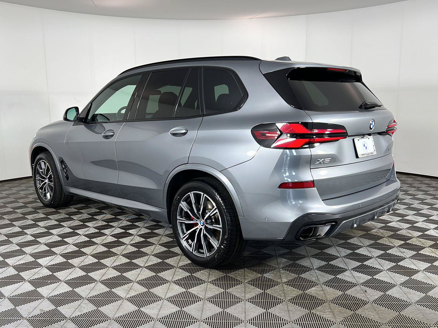 Certified 2024 BMW X5 xDrive40i w/ M Sport Package AWD/4WD image 34