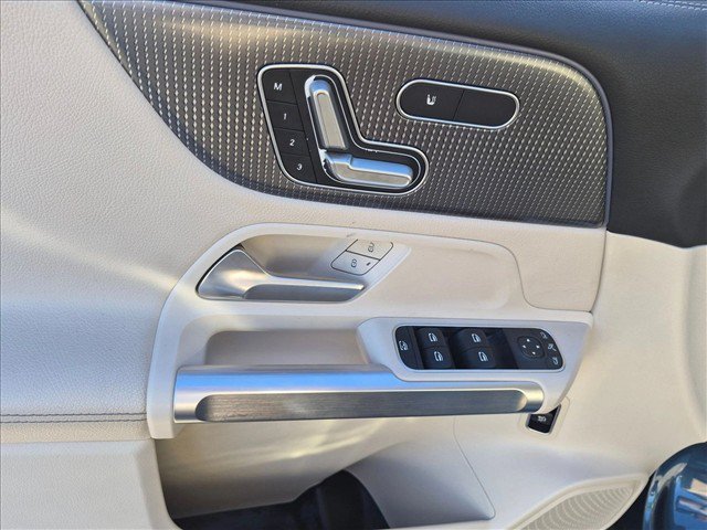 Used 2021 Mercedes-Benz GLB 250 image 11