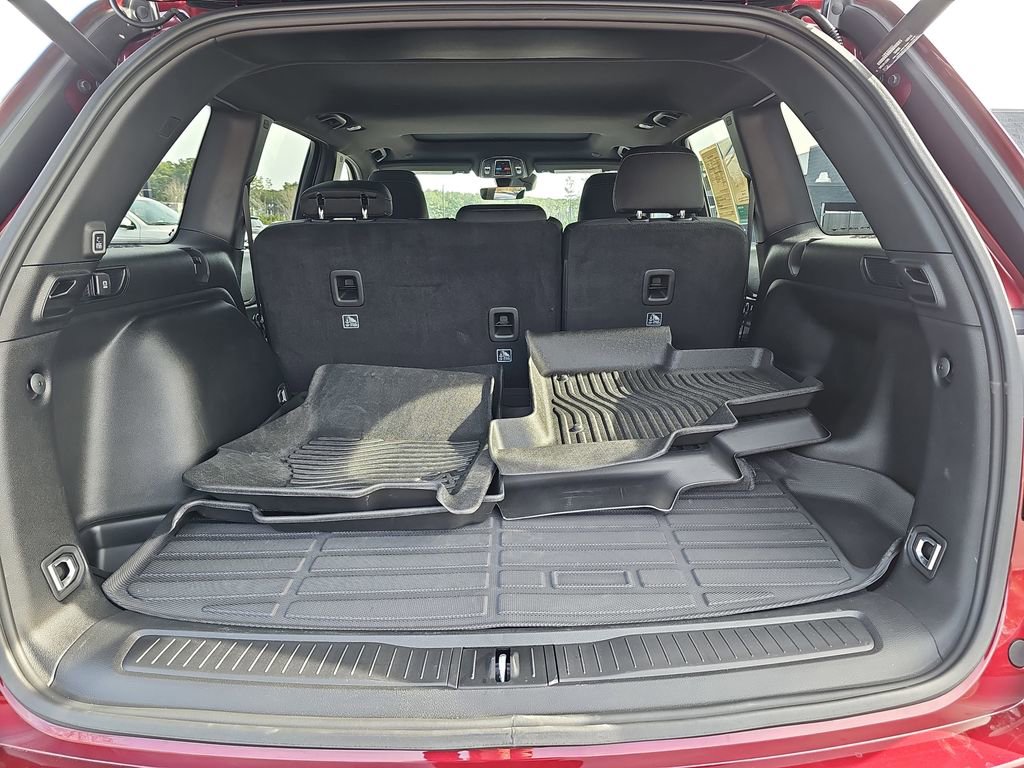 Used 2025 Jeep Grand Cherokee Laredo X w/ Luxury Tech Group I image 14