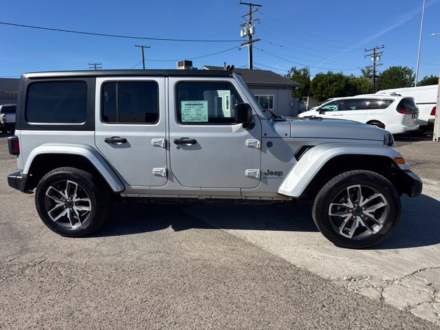 Used 2024 Jeep Wrangler Unlimited AWD/4WD image 3