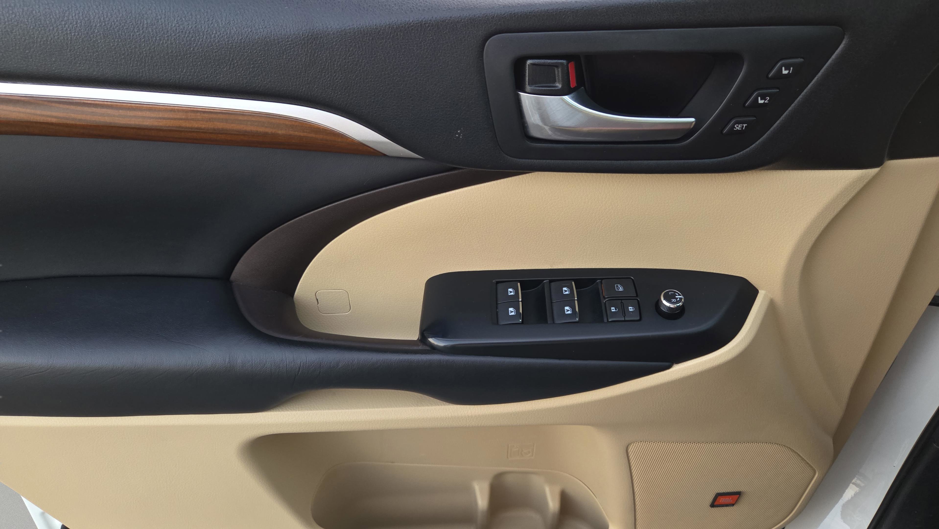 Used 2018 Toyota Highlander Limited Platinum image 26