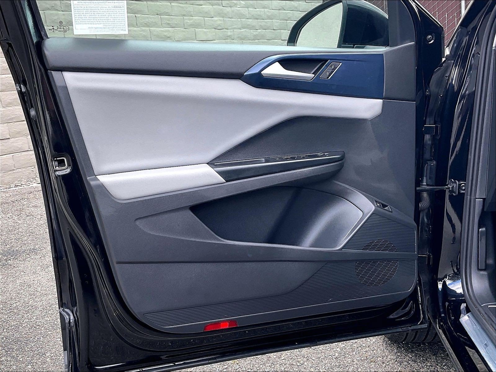 Certified 2022 Volkswagen Taos SE FWD image 22