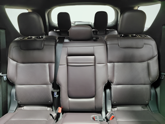 Used 2026 Ford Explorer Platinum AWD/4WD image 5