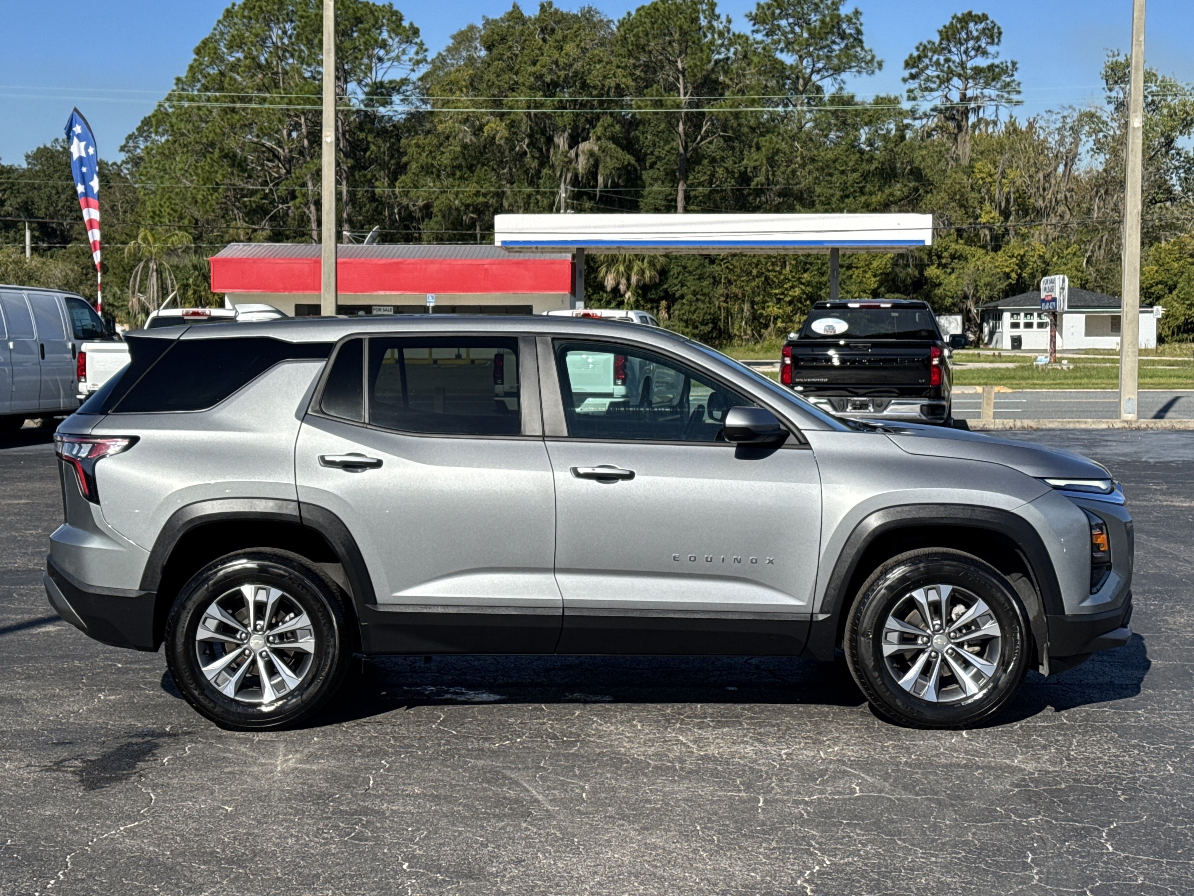 Used 2025 Chevrolet Equinox LT FWD image 10